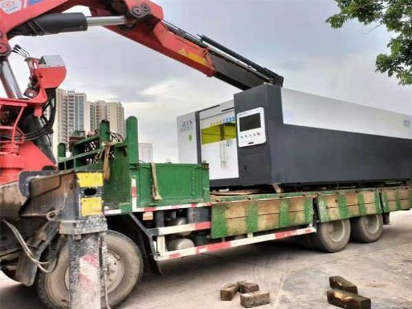 逊克县吊车出租(转让奥驰无尾吊车)