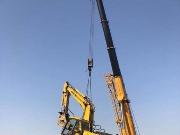 临西吊车出租(三一吊车26吨吊车加配重)