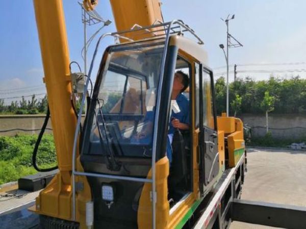 钟祥市吊车出租电话（吊车出租作业安全规定）