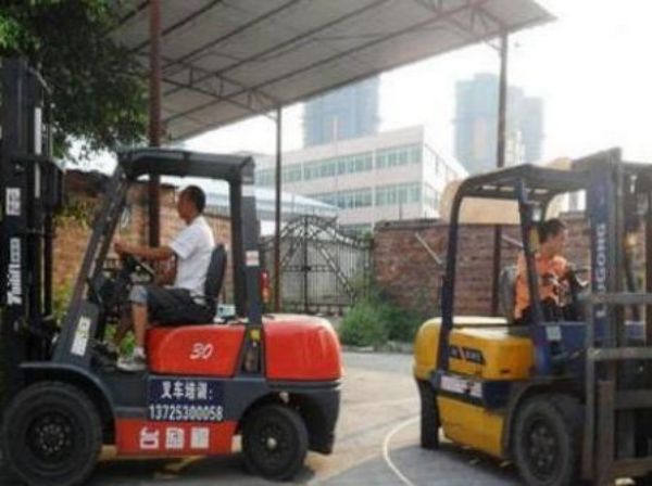 水口叉车租赁维修哪家靠谱（商水叉车出租）