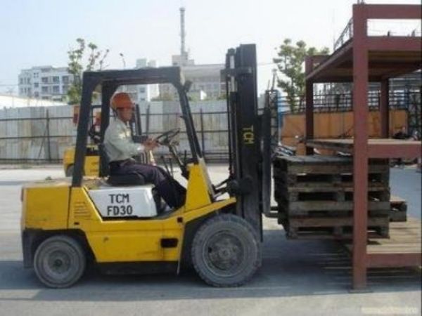 4、合力叉车400服务号码多少(合力叉车咨询电话)