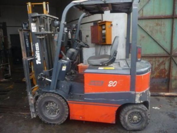 唐河学叉车证的地方在哪（唐山学叉车多少钱）