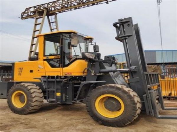 宝安中心叉车培训费是多少（宝安中心叉车培训费是多少钱）