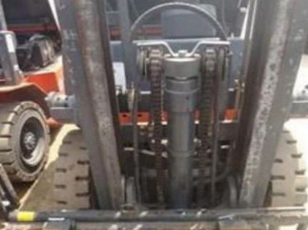 关于、叉车液压油冷却器安在叉车什么地方是是冷还是风冷?几顿车上有3吨一下的我没有看到的信息