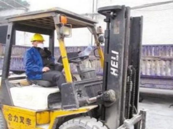 茂名高精手动叉车哪个好（茂名招聘叉车司机）