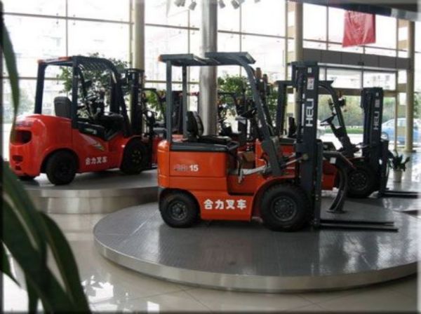 南全新越野叉车价钱(一体的越野叉车各公司价格)