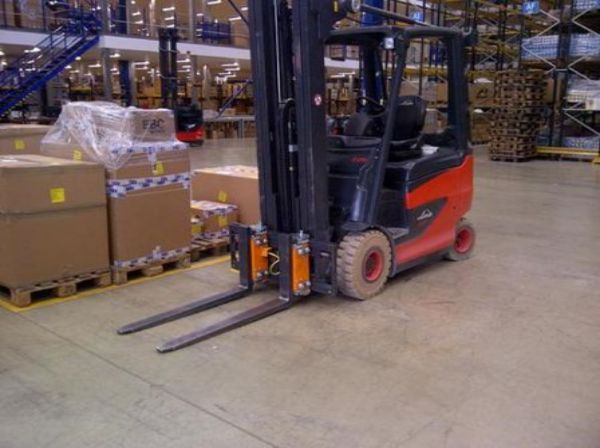 叉车油缸型号在什么位置(叉车中间主油缸包括哪些)