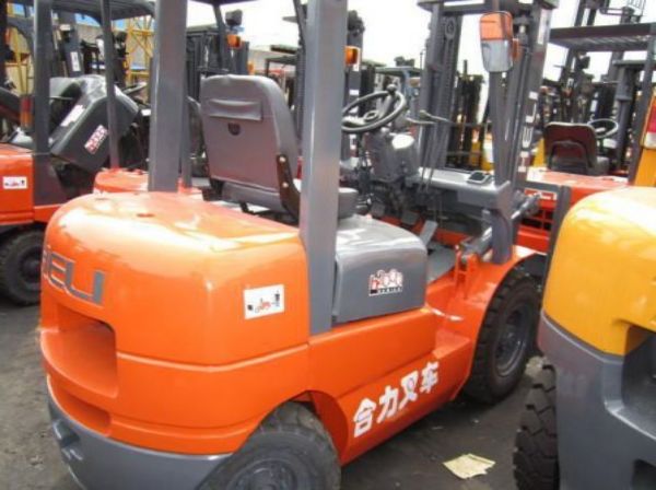 重庆有哪些工厂招女叉车工（重庆那里招聘叉车工）