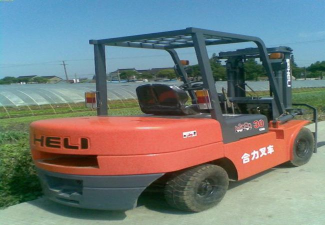 电动叉车爬度标准（叉车爬坡度要求）