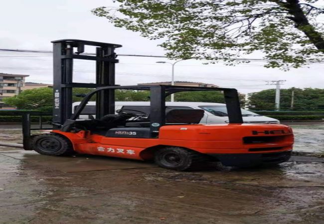 叉车作业典型违章图片（叉车作业标识图片大全）