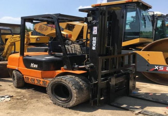 下埔叉车维修哪里有卖（叉车维修服务电话）