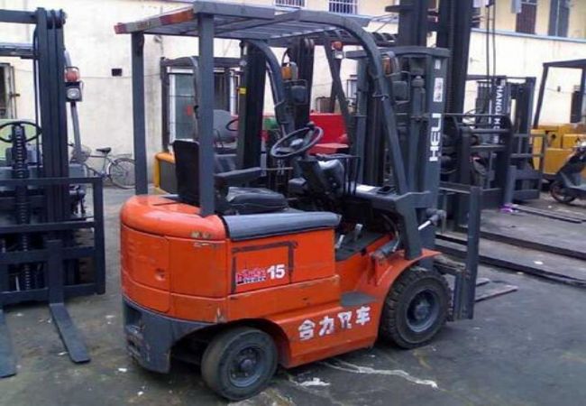 生铁叉车配重铸造厂家（叉车配重铁块）