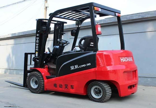 仓库里开叉车技术要求（仓库高叉叉车怎么操作）