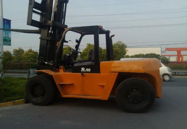 4、叉车水箱和液压油散热器是不是一体的？（叉车水箱里冷却的是什么油）