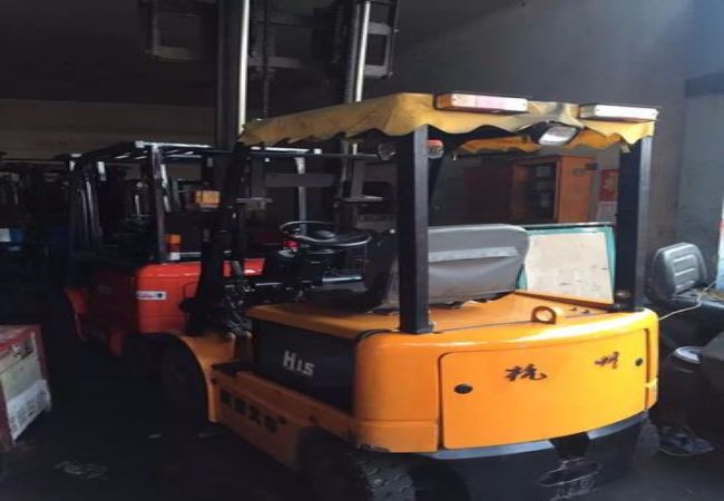 叉车蓄电池租赁价格（叉车租赁一般多少钱）