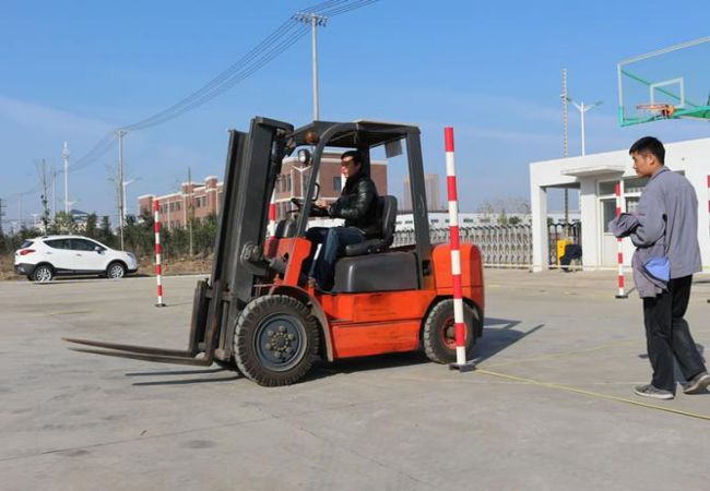 大亚湾仓储叉车维修（大亚湾叉车培训学校）