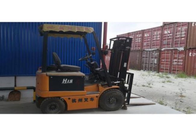 辽宁小型电动叉车工作视频（电动叉车叉货视频）