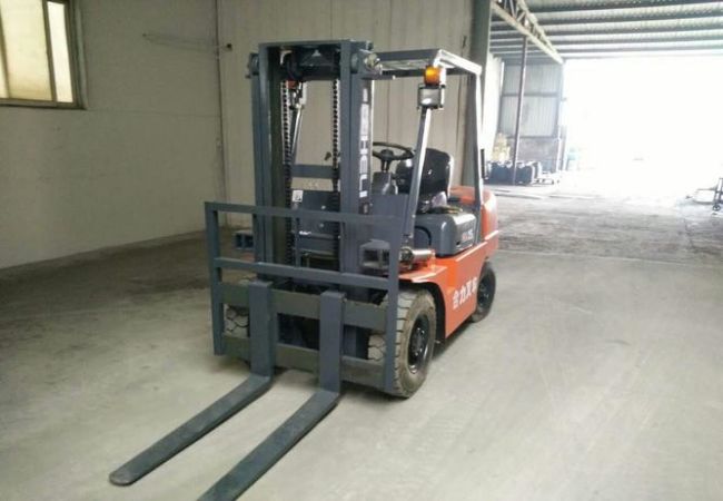 高明专业的大叉车租赁（大方叉车出租）