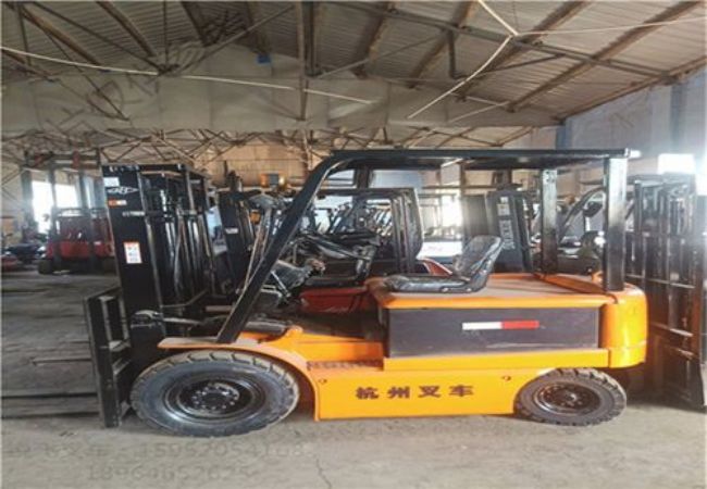 2、合力叉车全国统一统一服务电话(合力叉车办事处)