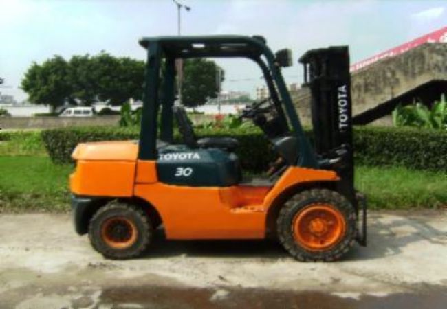 叉车手刹线断了卡死（叉车手刹失灵因为什么原因）