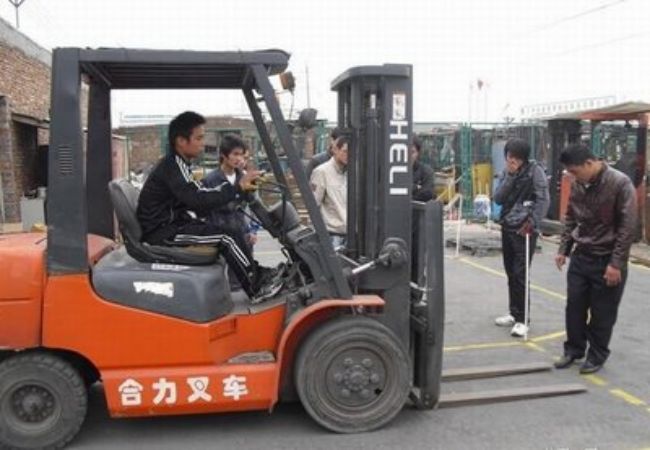 盐城堆垛式叉车agv价格(AGV叉车价格)