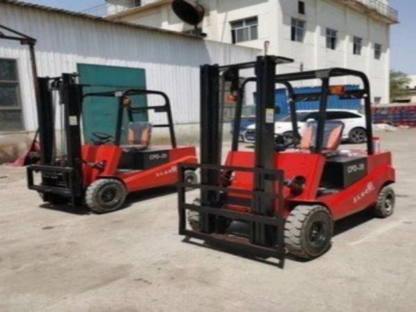 2.5吨内燃叉车(5吨内燃叉车参数)