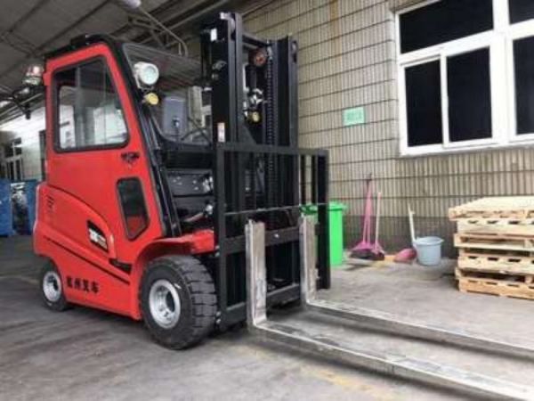 3、叉车液压系统温度多高才算正常?(叉车发动机正常工作温度是多少)