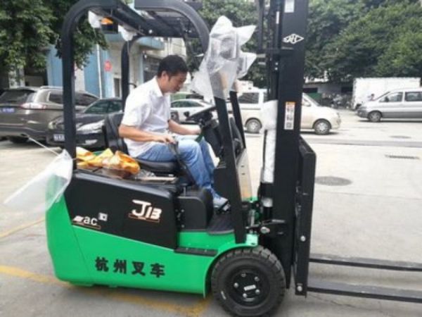 闵行区专用电瓶叉车参数（上海电动叉车销售公司）