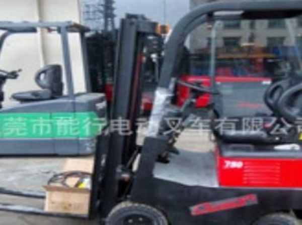 重庆有哪些工厂招女叉车工（重庆那里招聘叉车工）