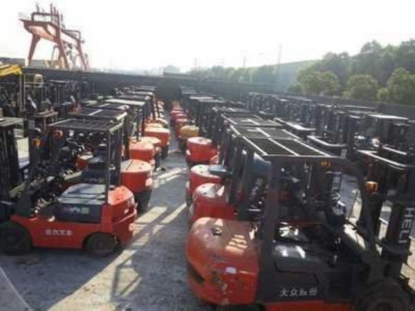 南宁5吨越野叉车供应商（南宁5吨越野叉车供应商家）