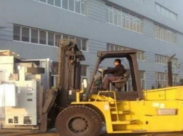 工厂里面的叉车路线多宽（厂房内叉车速度）