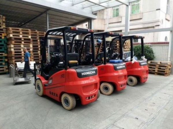 辽宁多功能越野叉车价格（合力35吨越野叉车价格）