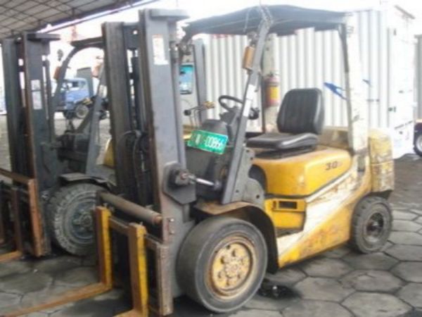 雇佣叉车卸车协议（雇佣铲车合同）