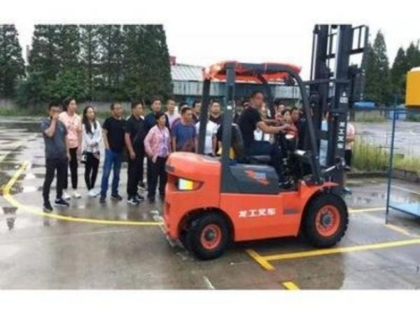 山西叉车费用查询平台（忻州叉车服务电话）