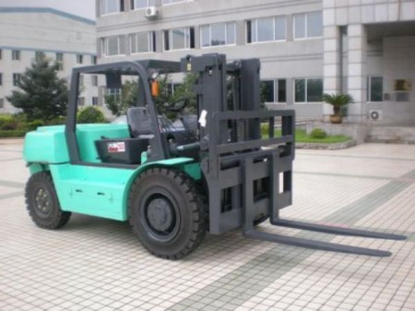 进口大吨位码头叉车价格(码头大型叉车)