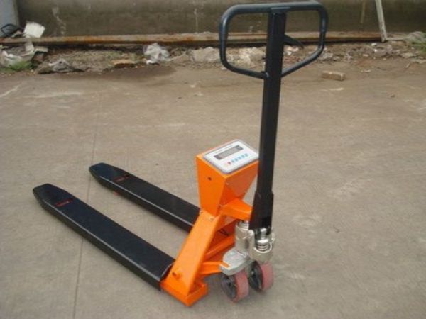 广前移式锂电叉车怎么选（前移式蓄电池叉车）