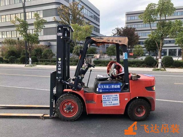 叉车流动出租一年能挣多少钱?蓝领看了沉默,白领看了流泪